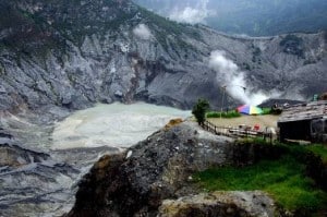 gambar gunung tangkuban perahu
