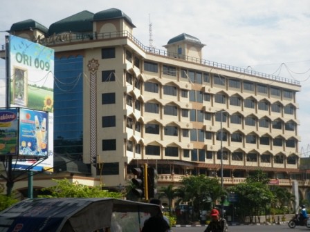 hotel madani medan