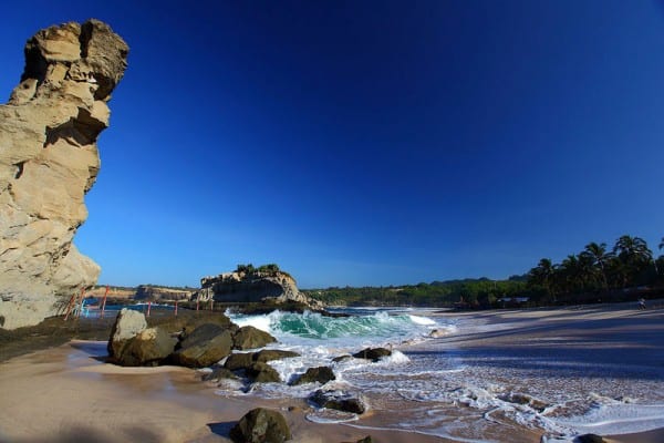 Bebatuan di Sekitar Pantai Klayar Pacitan