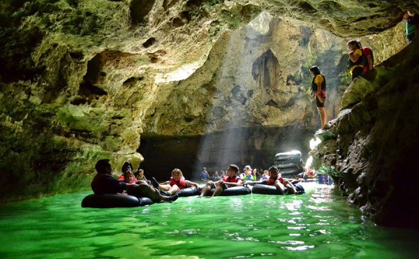 Cave Tubing di Obyek Wisata Goa Pindul Yogyakarta