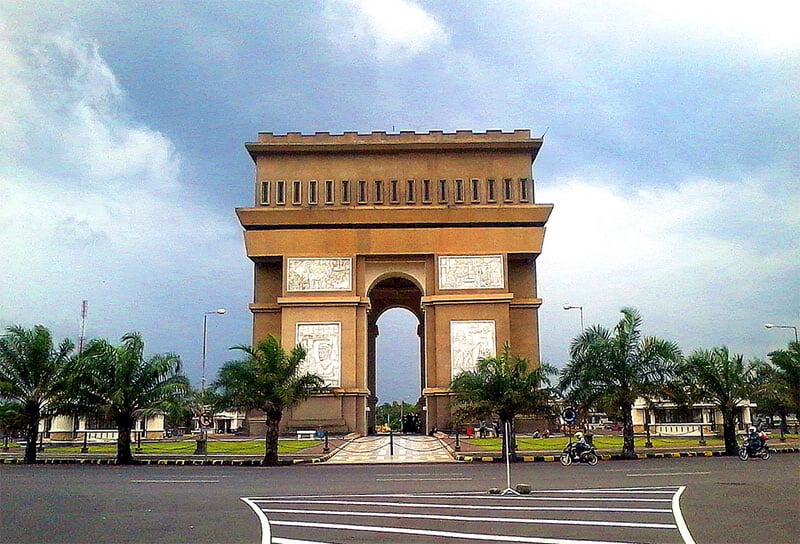Obyek Wisata Simpang Lima Gumul Kediri Jawa Timur