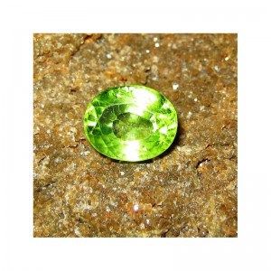 Batu Permata Peridot 1.80 Carat Yellowish Green Kualitas Bagus