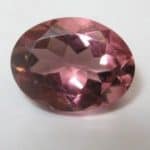 Permata Tourmaline Warna Pinkish Red untuk Cincin Emas Berlian