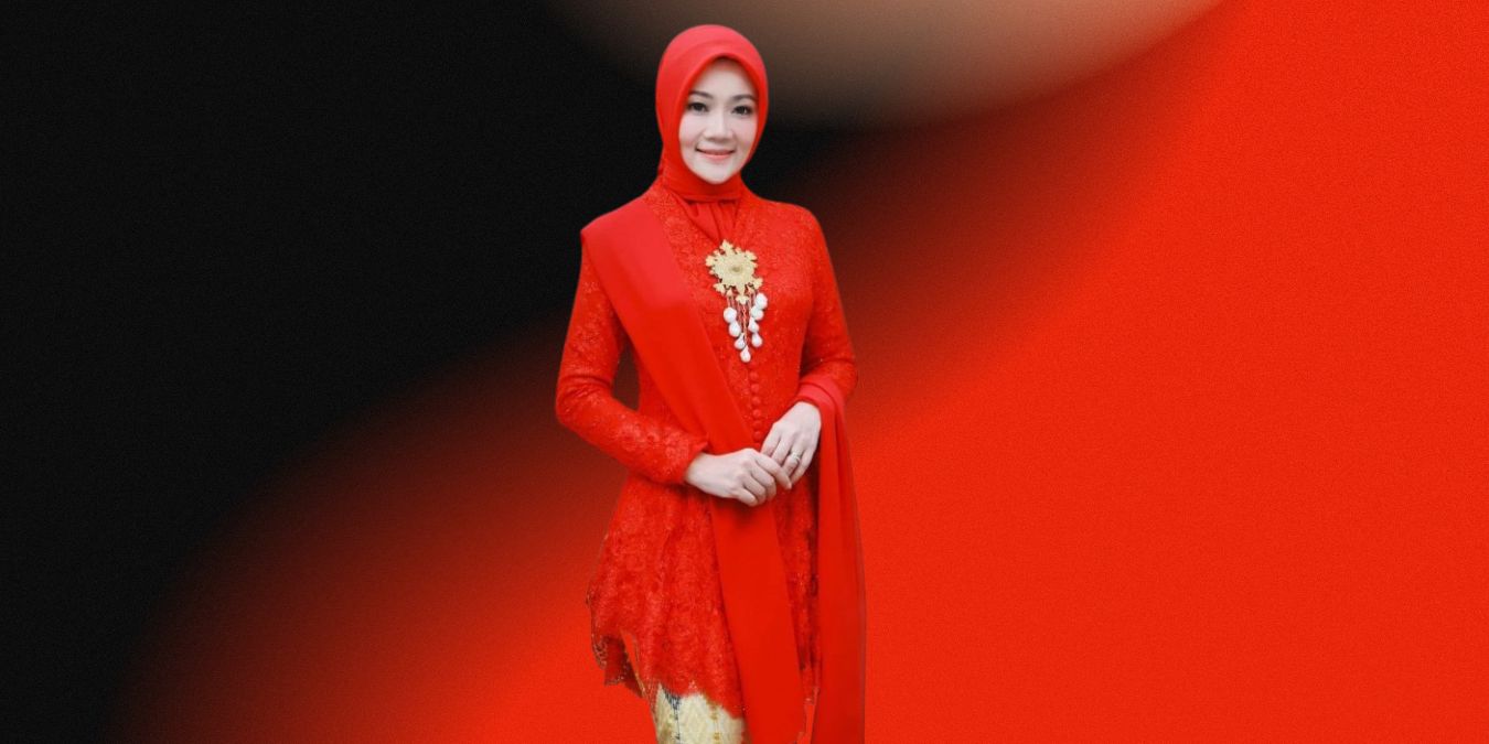 Kebaya Merah Viral Bu Kades